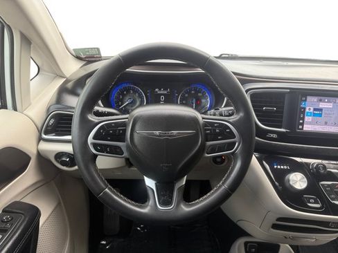 Used 2022 Chrysler Voyager LX FWD image 14