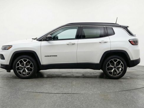 Used 2025 Jeep Compass Limited AWD/4WD image 5