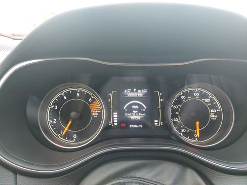 Used 2020 Jeep Cherokee Latitude Plus image 19