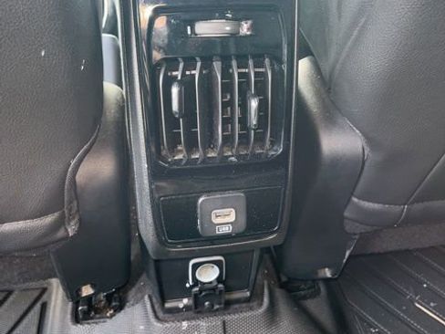 Used 2023 Jeep Compass Limited image 33