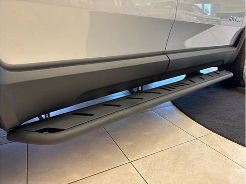 Used 2024 Rivian R1S Adventure image 30