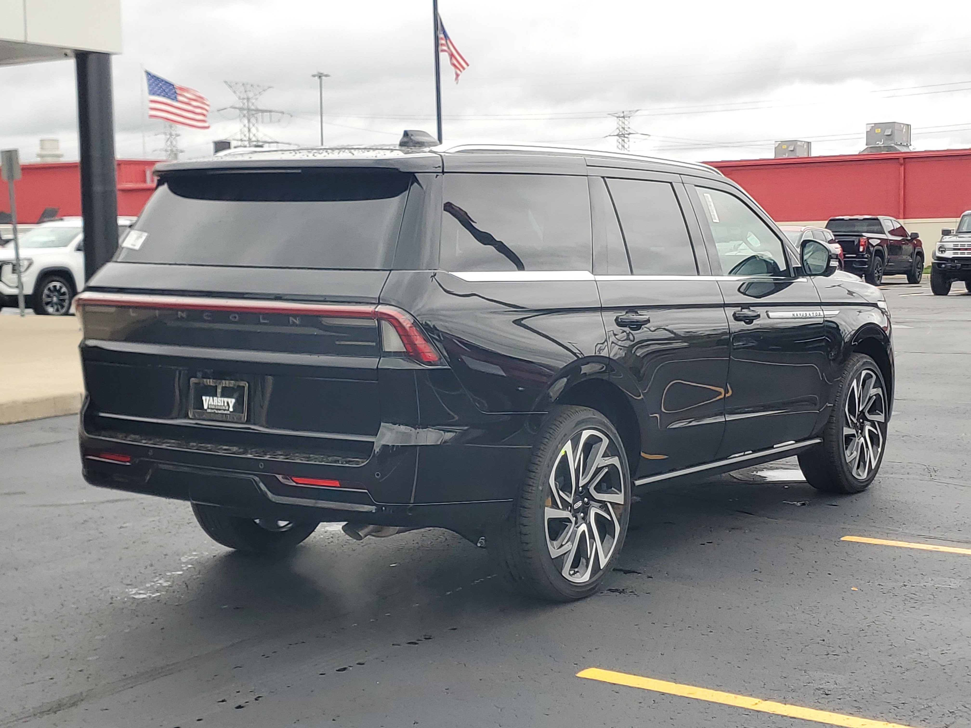 New 2027 Lincoln Navigator Reserve AWD/4WD image 4