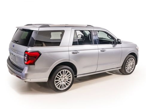 Used 2024 Ford Expedition Platinum image 6