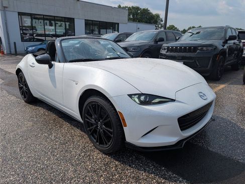 Used 2025 MAZDA MX-5 Miata Club RWD image 9