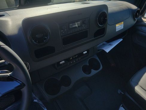 Used 2025 Mercedes-Benz Sprinter 2500 image 34