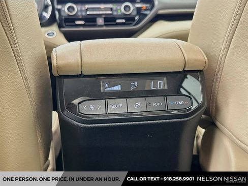 Used 2024 Toyota Highlander XLE FWD image 25