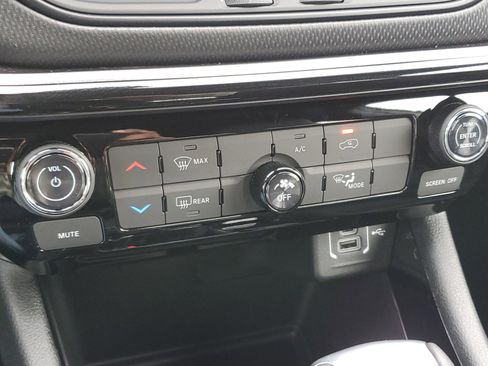 New 2026 Jeep Compass Latitude image 38