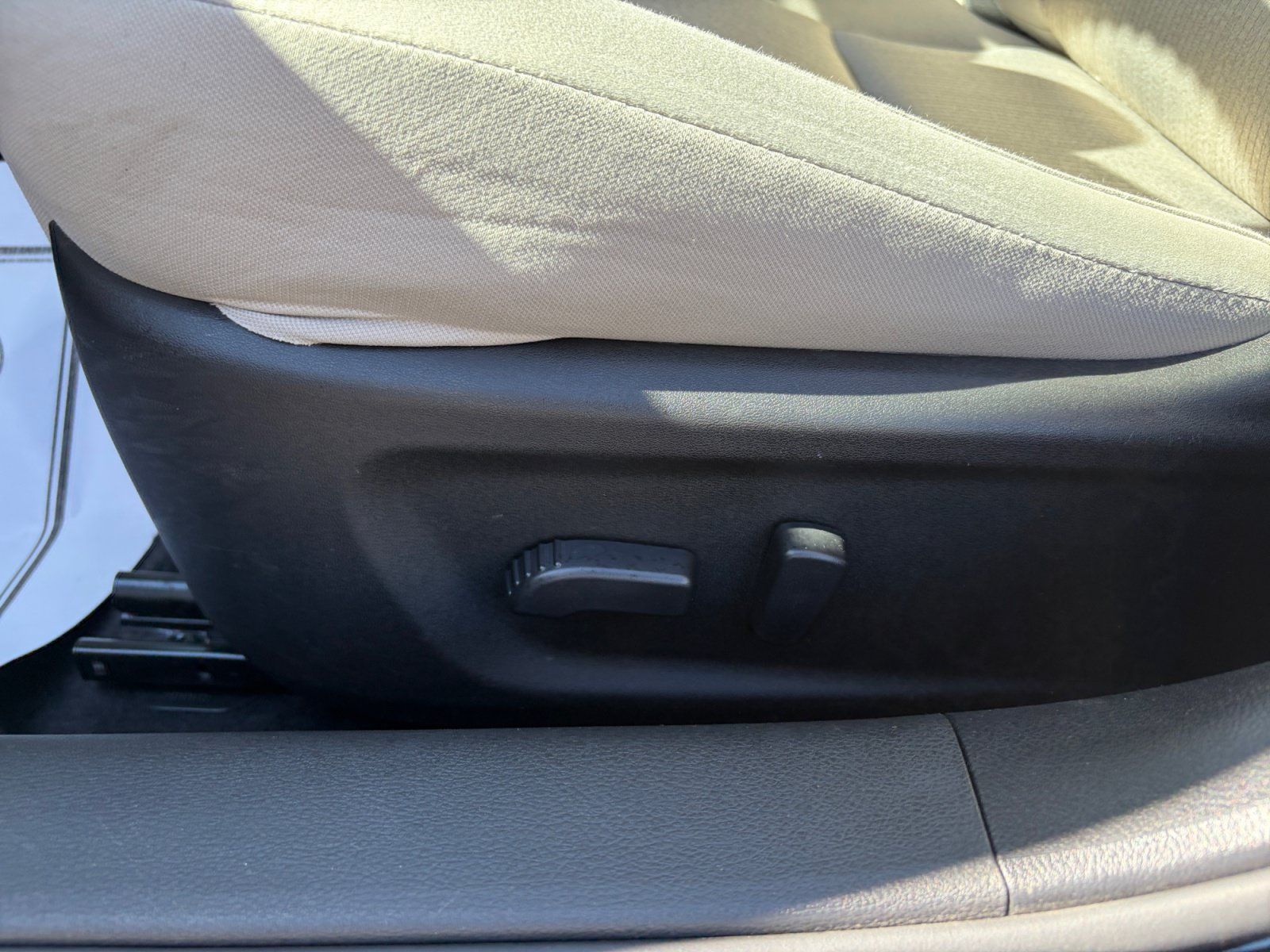 Used 2025 Nissan Altima 2.5 SV FWD image 14