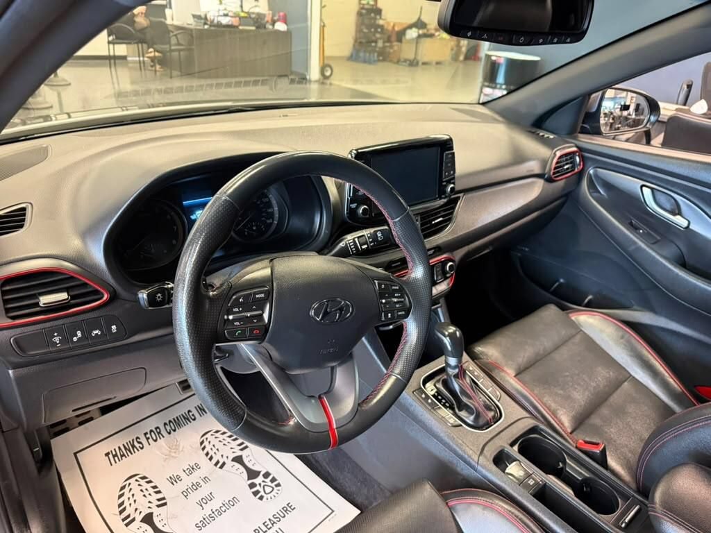 Used 2018 Hyundai Elantra GT Sport w/ Sport Tech Package 04 FWD image 7