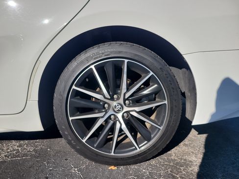 Used 2021 Toyota Camry SE image 10