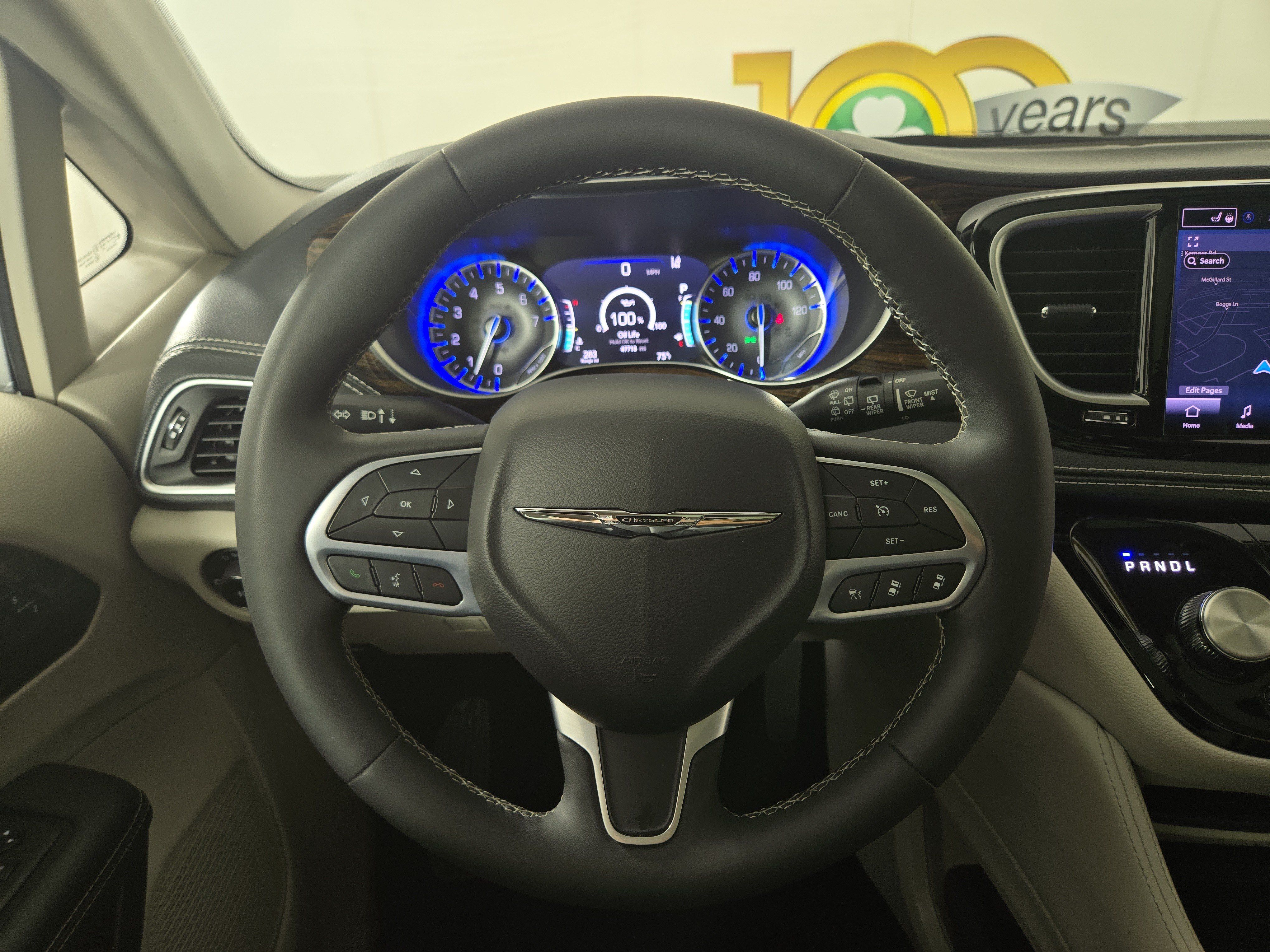 Used 2024 Chrysler Pacifica Limited FWD image 15