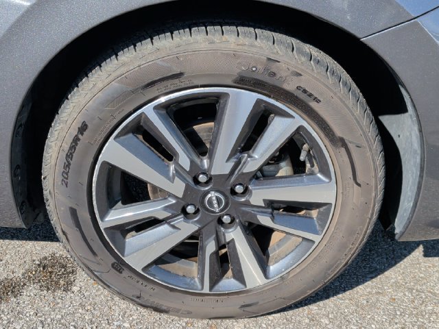 Used 2024 Nissan Versa SV FWD image 9