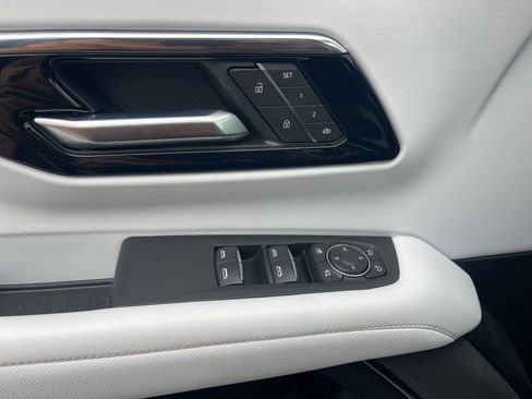 New 2025 Chevrolet Suburban Premier image 36