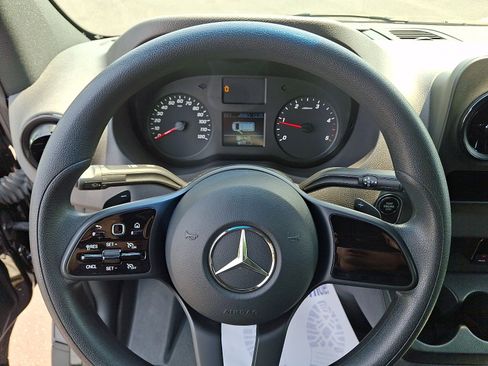 Used 2022 Mercedes-Benz Sprinter 2500 image 19