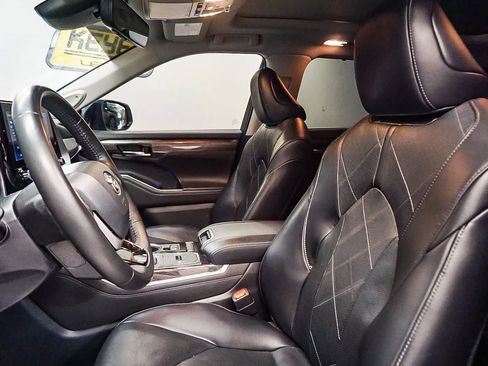 Used 2022 Toyota Highlander Platinum FWD image 19