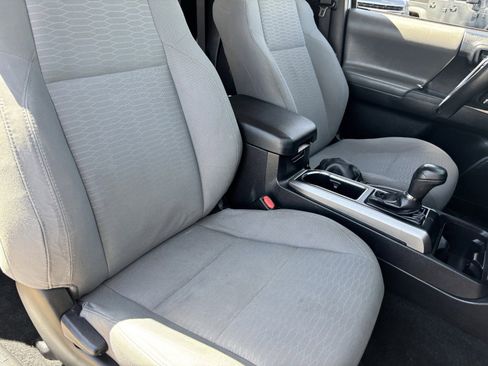 Used 2016 Toyota Tacoma SR5 w/ Towing Package RWD image 11