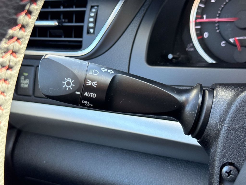 Used 2017 Toyota Camry XSE FWD image 39
