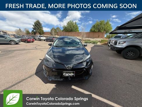 Used 2018 Toyota Corolla SE w/ SE Premium Package FWD image 2