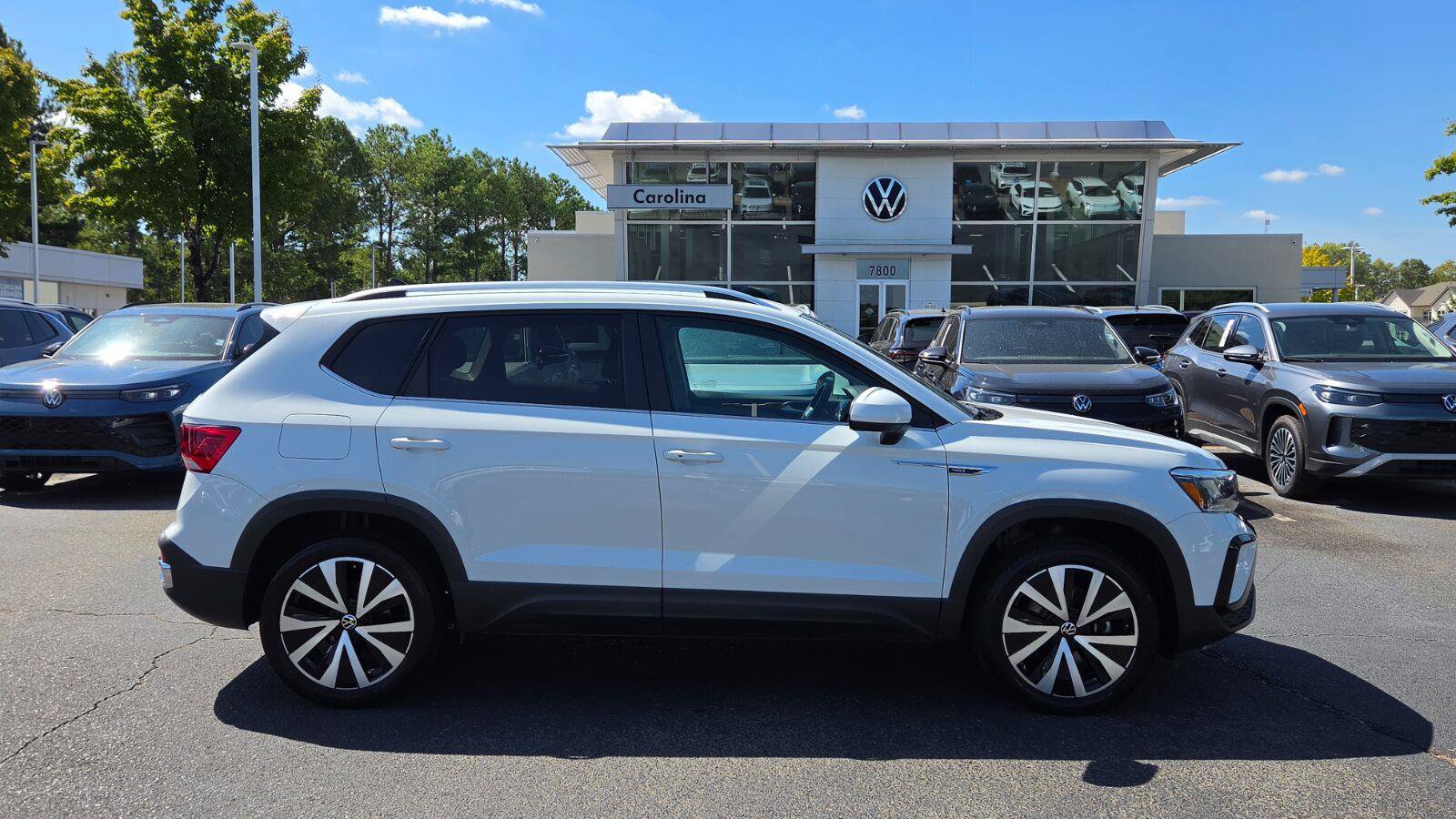 Certified 2023 Volkswagen Taos SE w/ Panoramic Sunroof Package FWD image 7