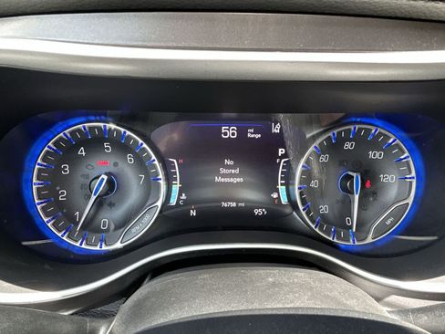 Used 2020 Chrysler Pacifica Touring-L Plus FWD image 19