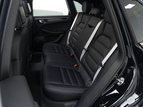 Certified 2025 Porsche Macan AWD/4WD image 29
