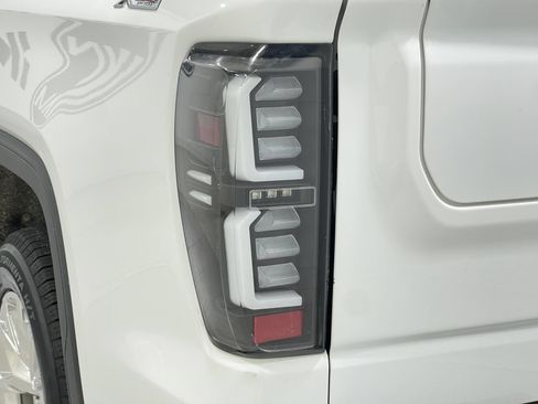 Used 2019 GMC Sierra 1500 SLT w/ SLT Premium Plus Package AWD/4WD image 34