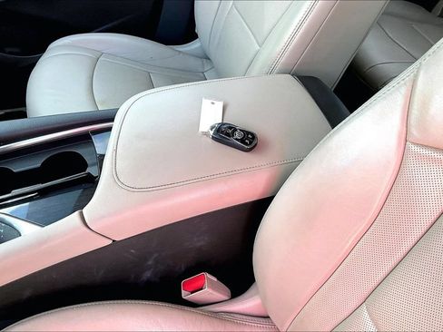 Certified 2018 Buick Enclave Essence w/ Trailering Package FWD image 10