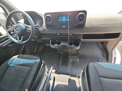 Used 2023 Mercedes-Benz Sprinter 2500 image 9