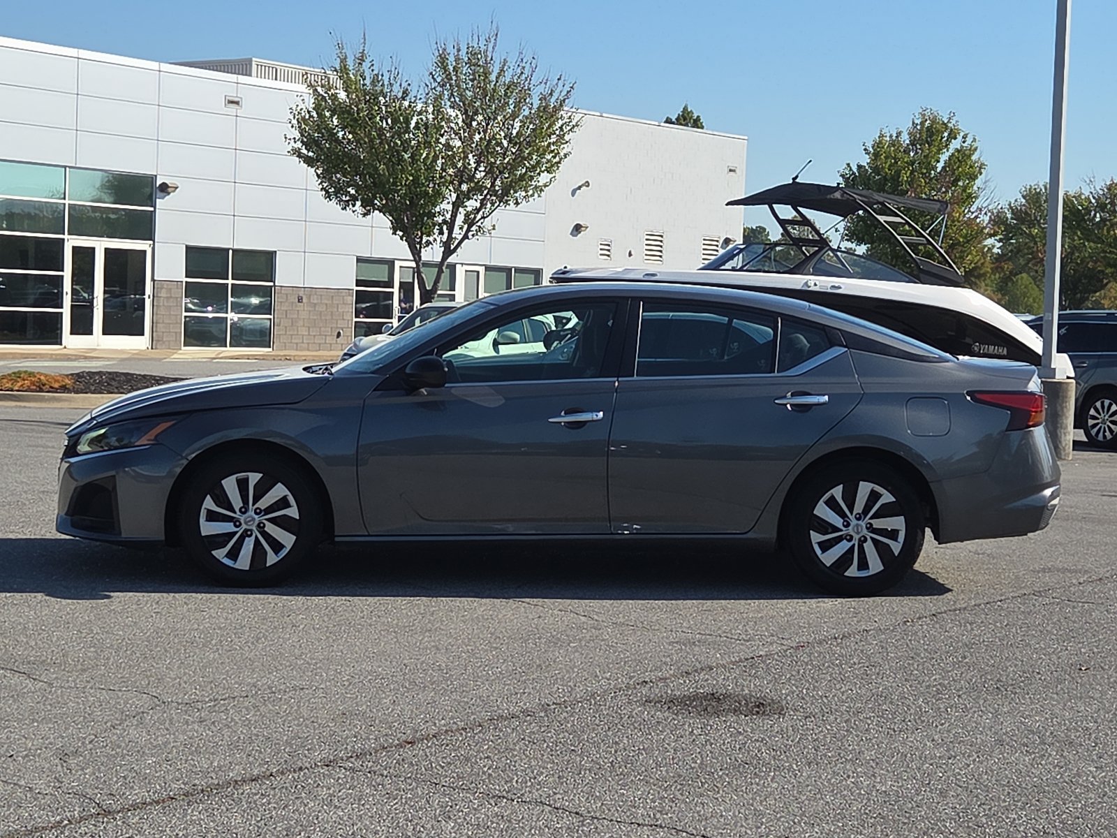 Used 2024 Nissan Altima 2.5 S FWD image 3