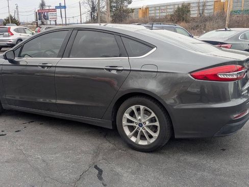 Used 2020 Ford Fusion SE image 16