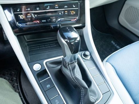 New 2026 Volkswagen Jetta SE FWD image 21