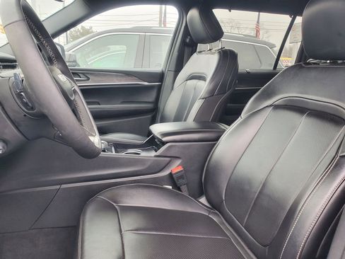 Used 2024 Jeep Grand Cherokee L Limited w/ Luxury Tech Group II image 14