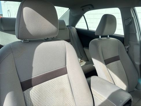 Used 2014 Toyota Camry LE image 17