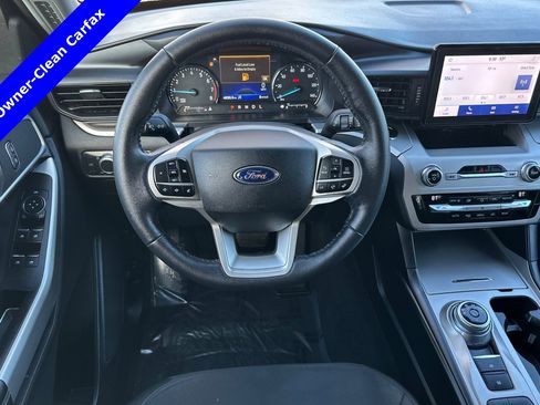 Used 2021 Ford Explorer XLT image 13