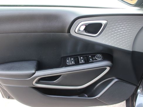 Used 2022 Kia Soul LX w/ Technology Package image 15