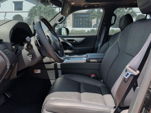 Used 2025 Lexus LX 700h F Sport AWD/4WD image 11