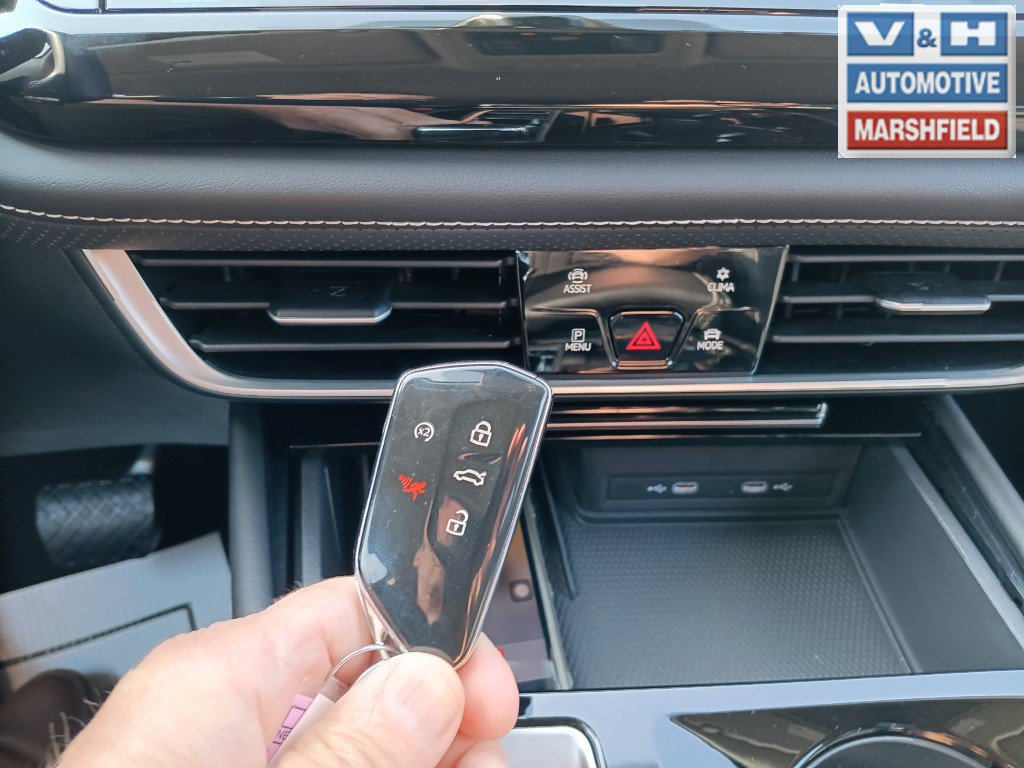 Used 2025 Volkswagen Atlas SE AWD/4WD image 16