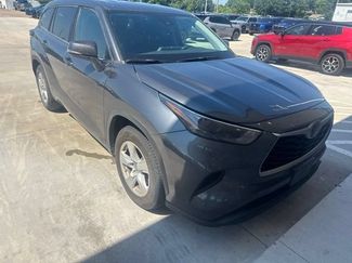 Used 2023 Toyota Highlander L FWD video 1