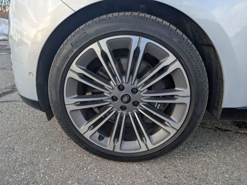 Used 2025 Land Rover Range Rover Long Wheelbase Autobiography image 21