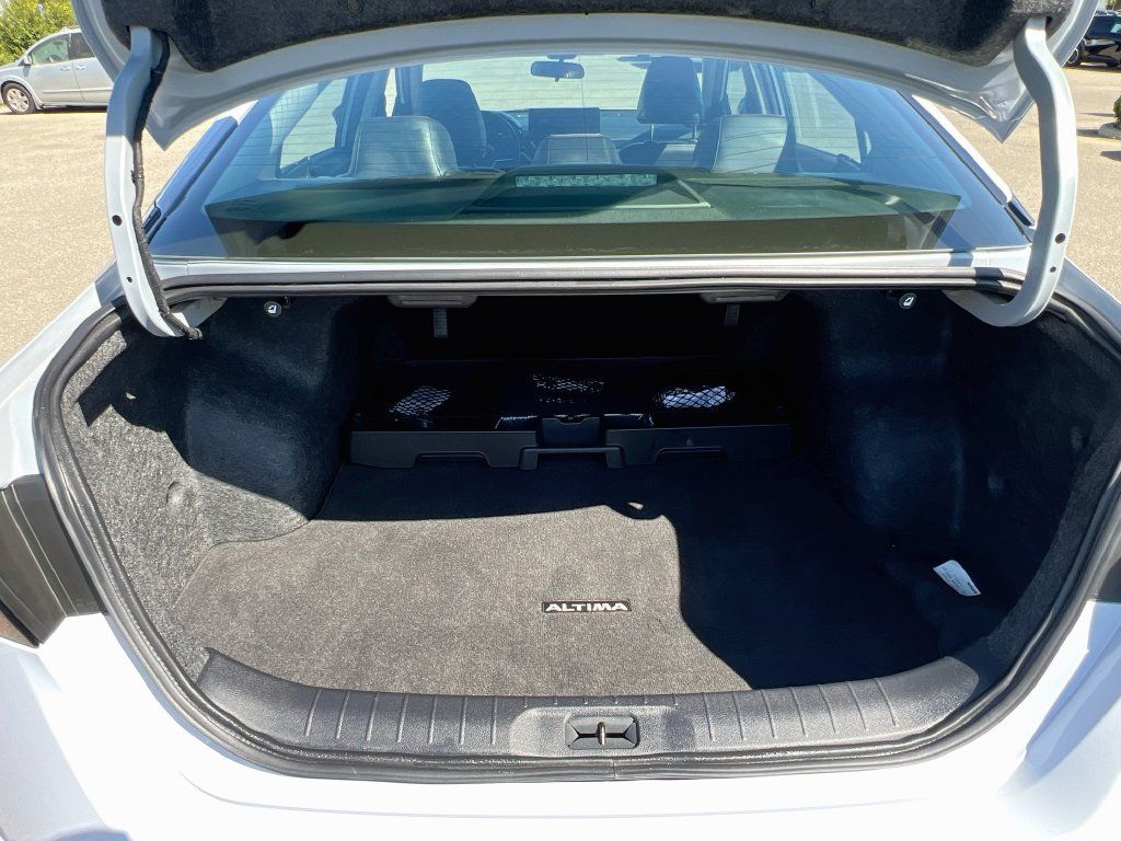 Used 2025 Nissan Altima 2.5 SR w/ SR Premium Package FWD image 23