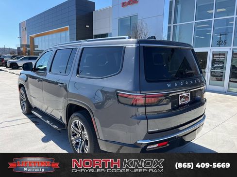 Used 2024 Jeep Wagoneer Series II w/ Flexible Seating Group image 20