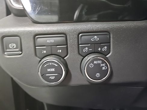 Used 2024 Chevrolet Silverado 1500 LT AWD/4WD image 13