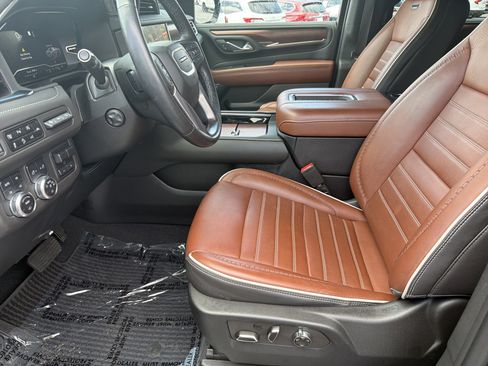 Used 2023 GMC Yukon XL Denali Ultimate AWD/4WD image 10