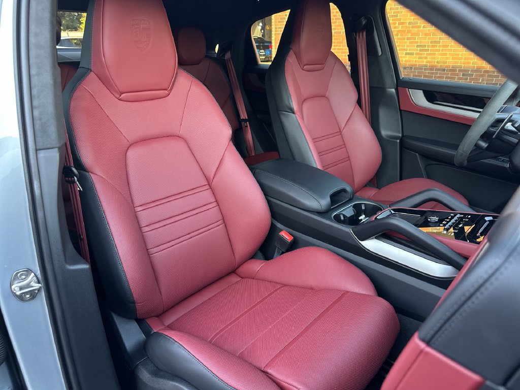 Used 2025 Porsche Cayenne GTS AWD/4WD image 28