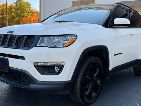 Used 2018 Jeep Compass Latitude AWD/4WD image 2