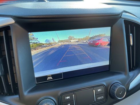 Used 2024 GMC Terrain SLT image 11