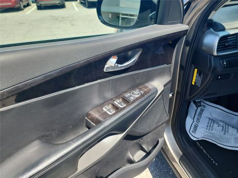 Used 2018 Kia Sorento FWD image 15