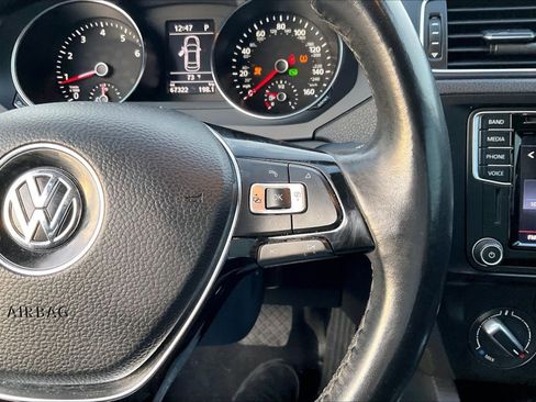 Used 2017 Volkswagen Jetta SE image 19