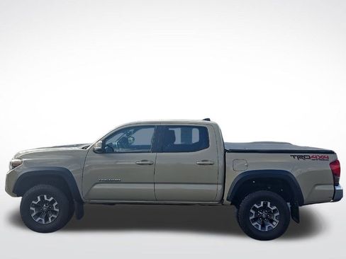 Used 2017 Toyota Tacoma TRD Off-Road image 5