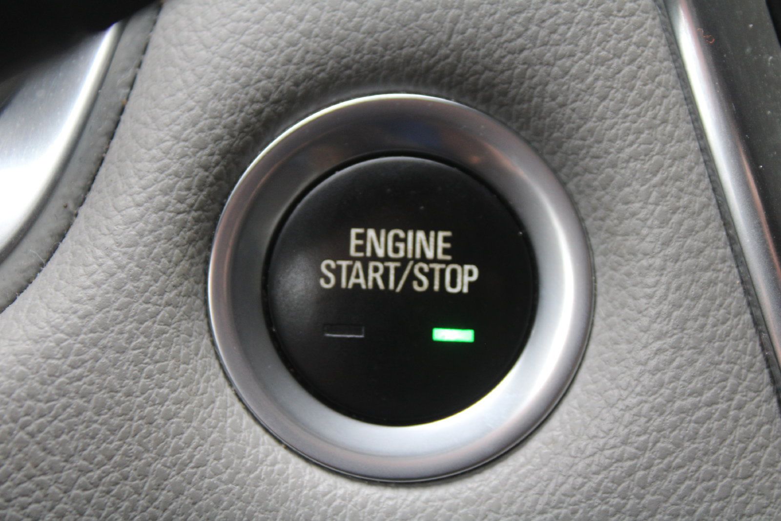 Used 2020 Chevrolet Traverse LT FWD image 37